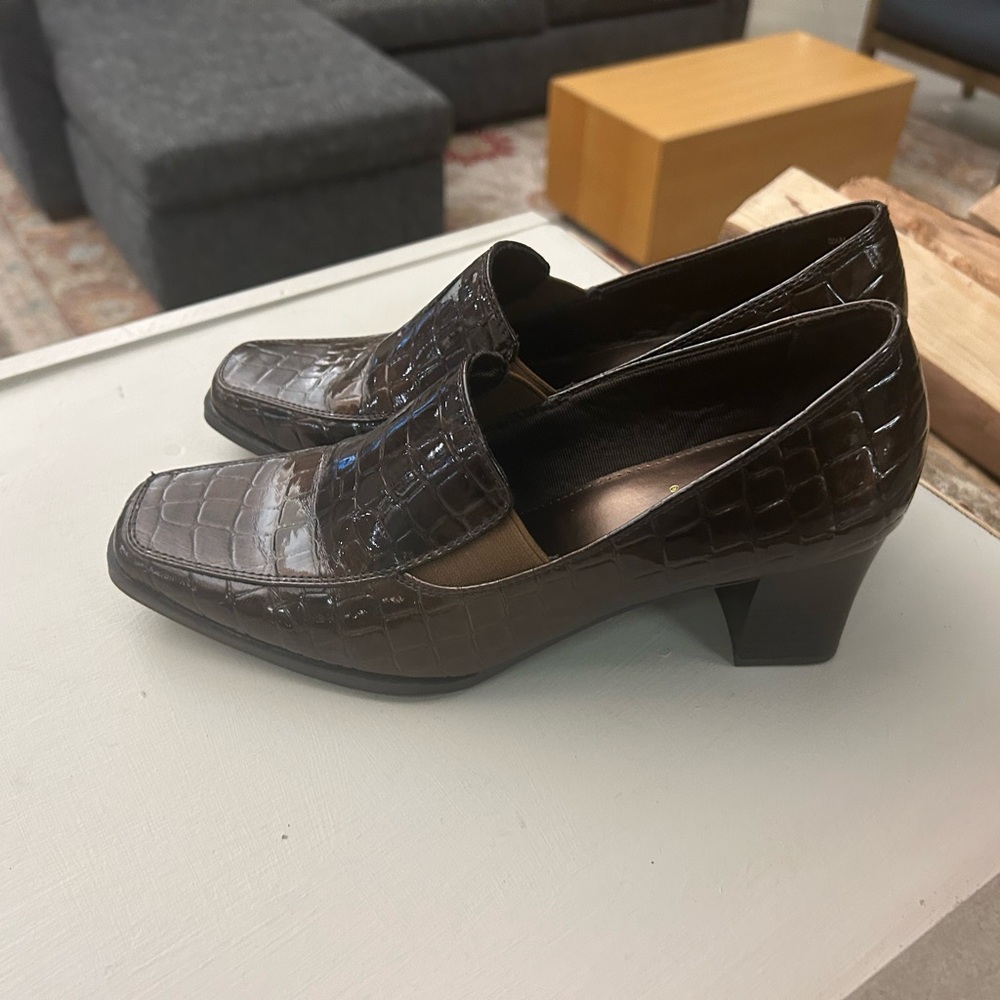 Life Stride Sophisticated Brown Crocodile Pattern Loafers 9 1/2 M